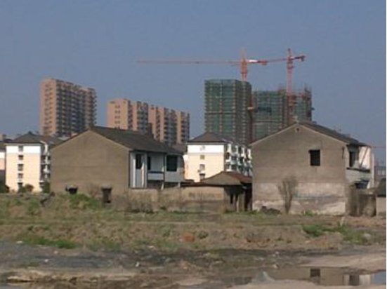 戶主不在場(chǎng)房屋被直接強(qiáng)拆，對(duì)此違法行為該如何維權(quán)？