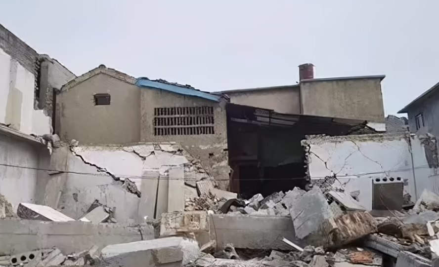 【京云拆遷律師】合法取得的宅基地，建房多年后，卻因?yàn)椴疬w補(bǔ)償未達(dá)成一致，被當(dāng)做違建強(qiáng)拆。
